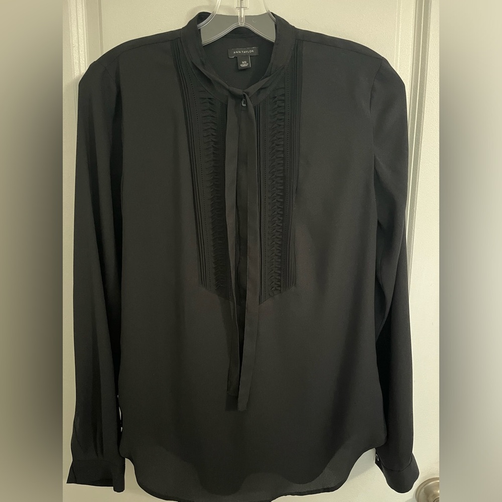 Ann Taylor XS black texture lapel blouse